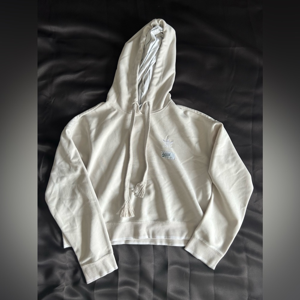 Addidas cropped hoodie tan